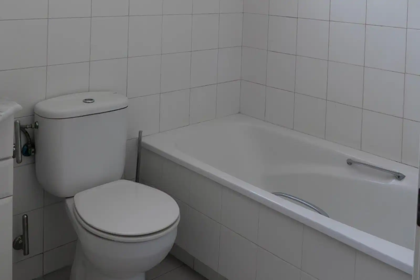 Bany de Apartament en venda en Estepona amb Jardí privat, Terrassa i Piscina comunitària