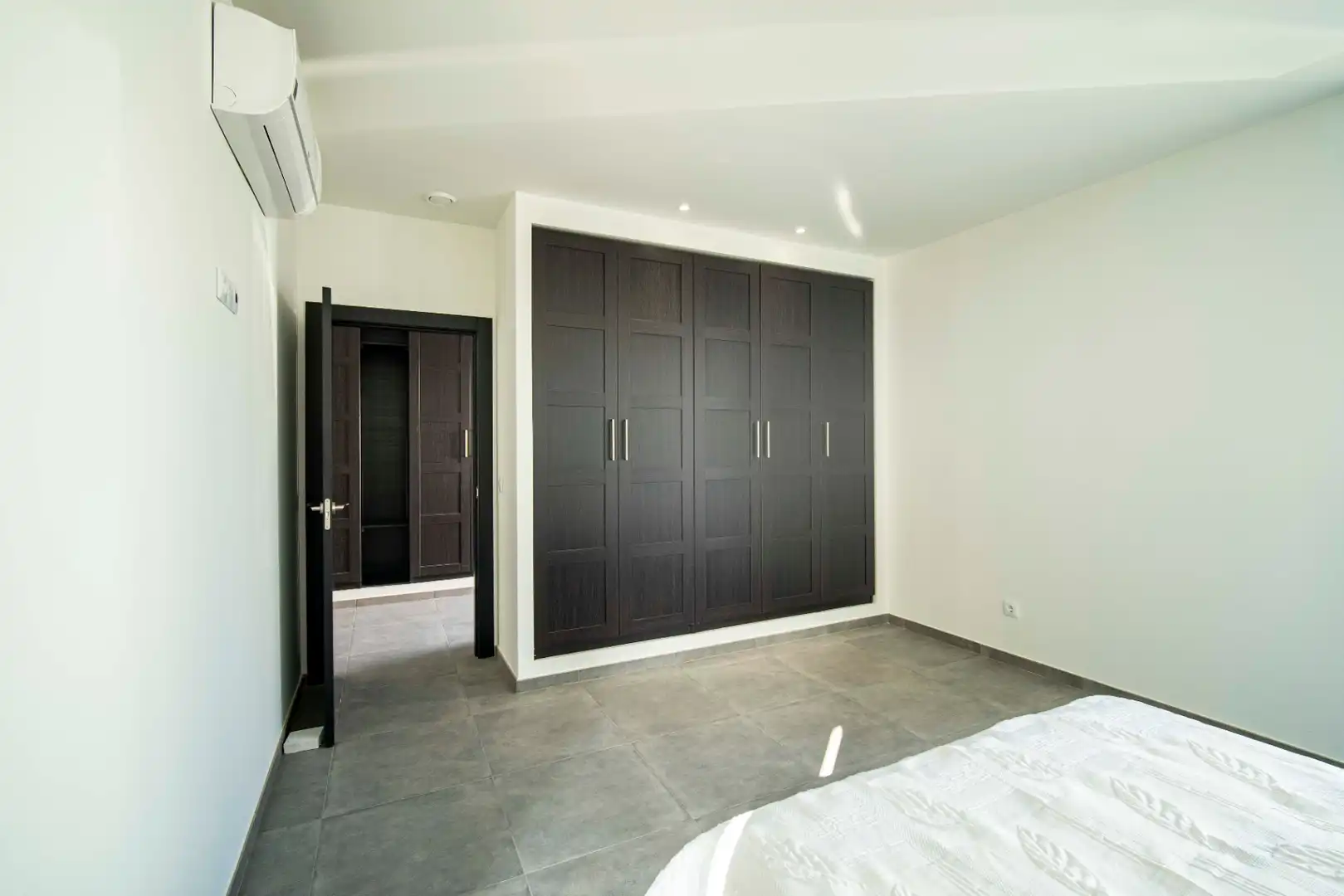 Habitación de Casa o chalet en venta en L'Alfàs del Pi con Aire acondicionado, Calefacción y Jardín privado