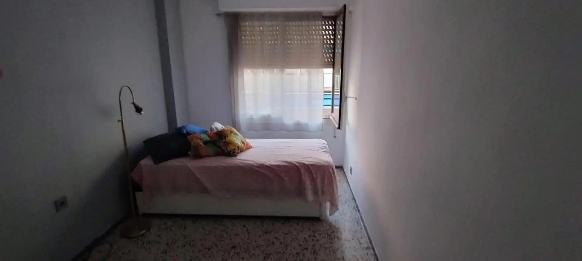 Habitación de Piso en venta en Alicante / Alacant con Terraza y Balcón