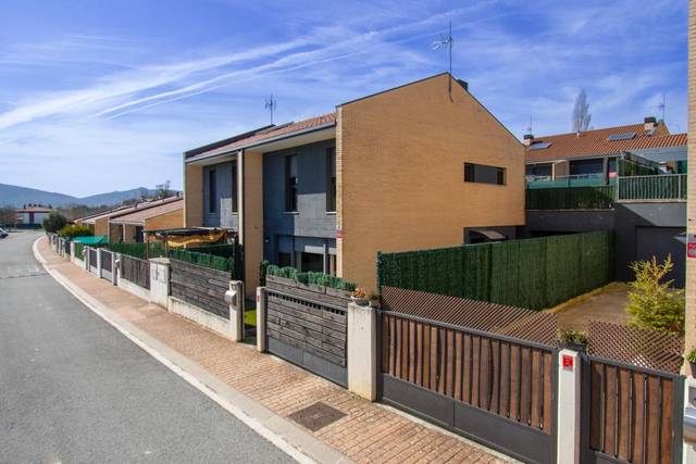 Casa-chalet en Venta en Urbanizacion La Harinera Irindegia en Aoiz / Agoitz