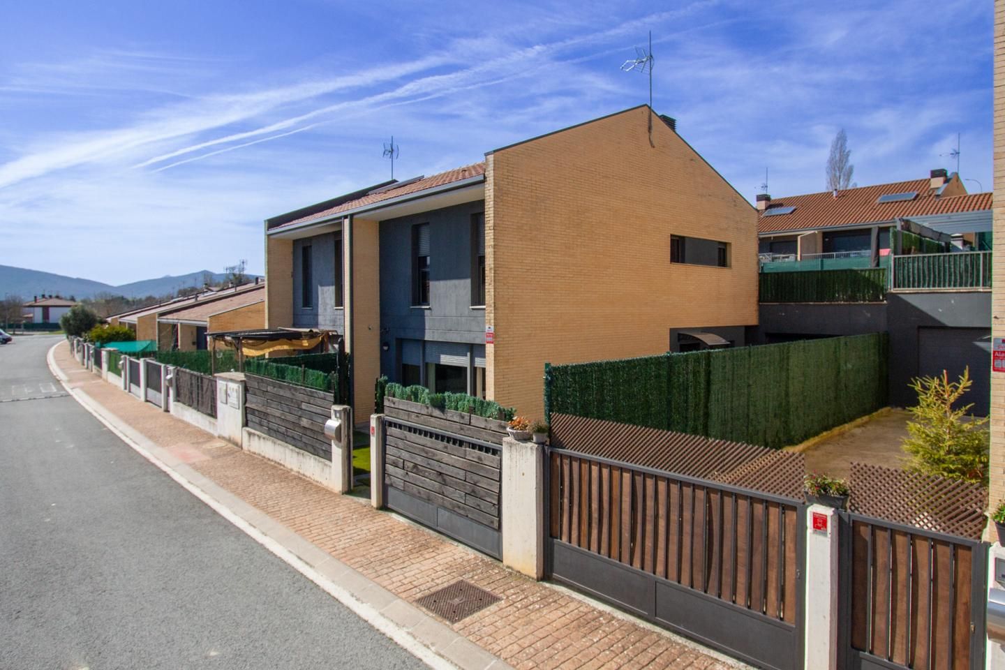 Vista exterior de Casa o xalet en venda en Aoiz / Agoitz amb Calefacció, Jardí privat i Terrassa
