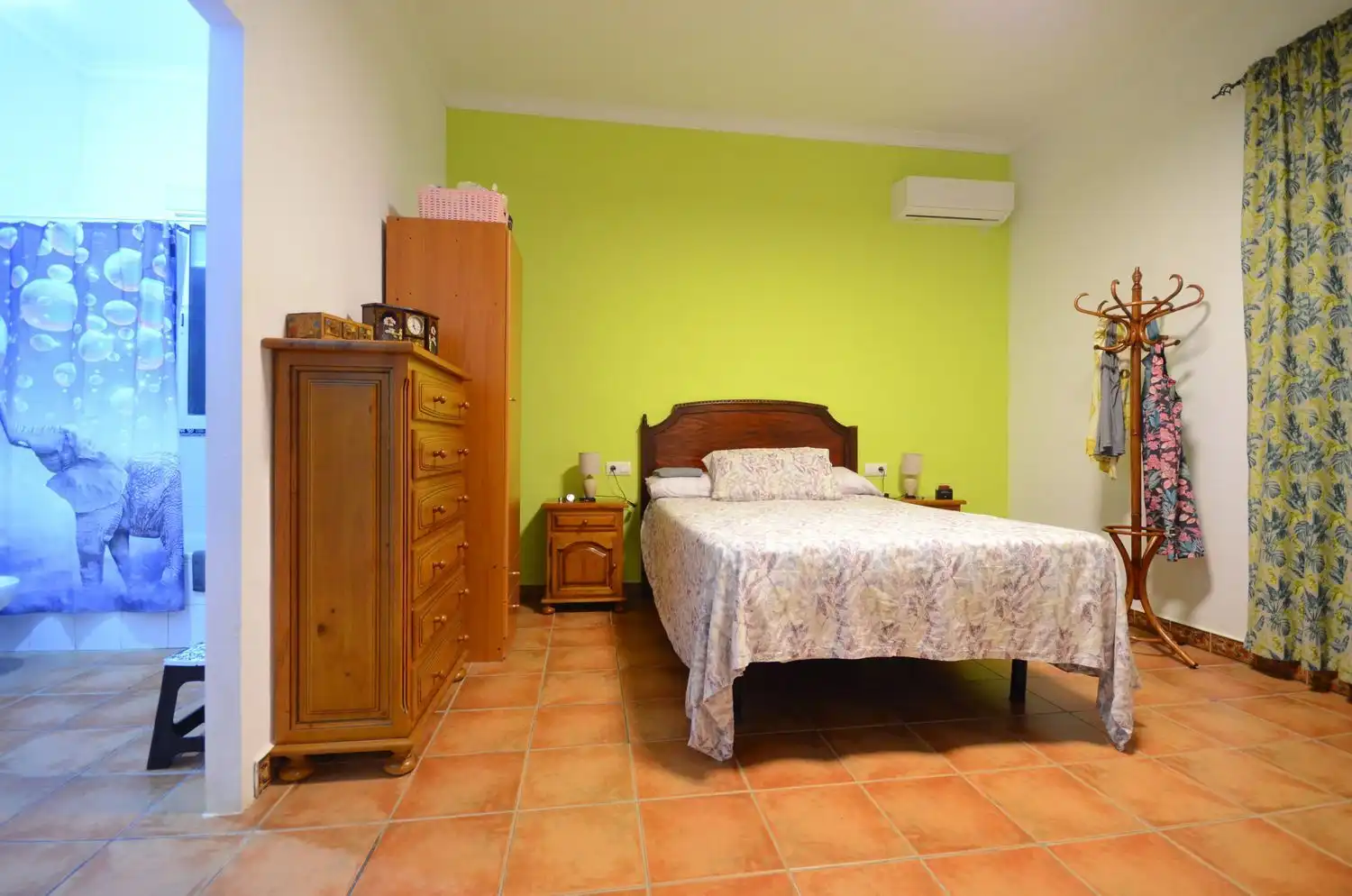 Dormitori de Finca rústica en venda en La Palma del Condado amb Aire condicionat, Terrassa i Traster