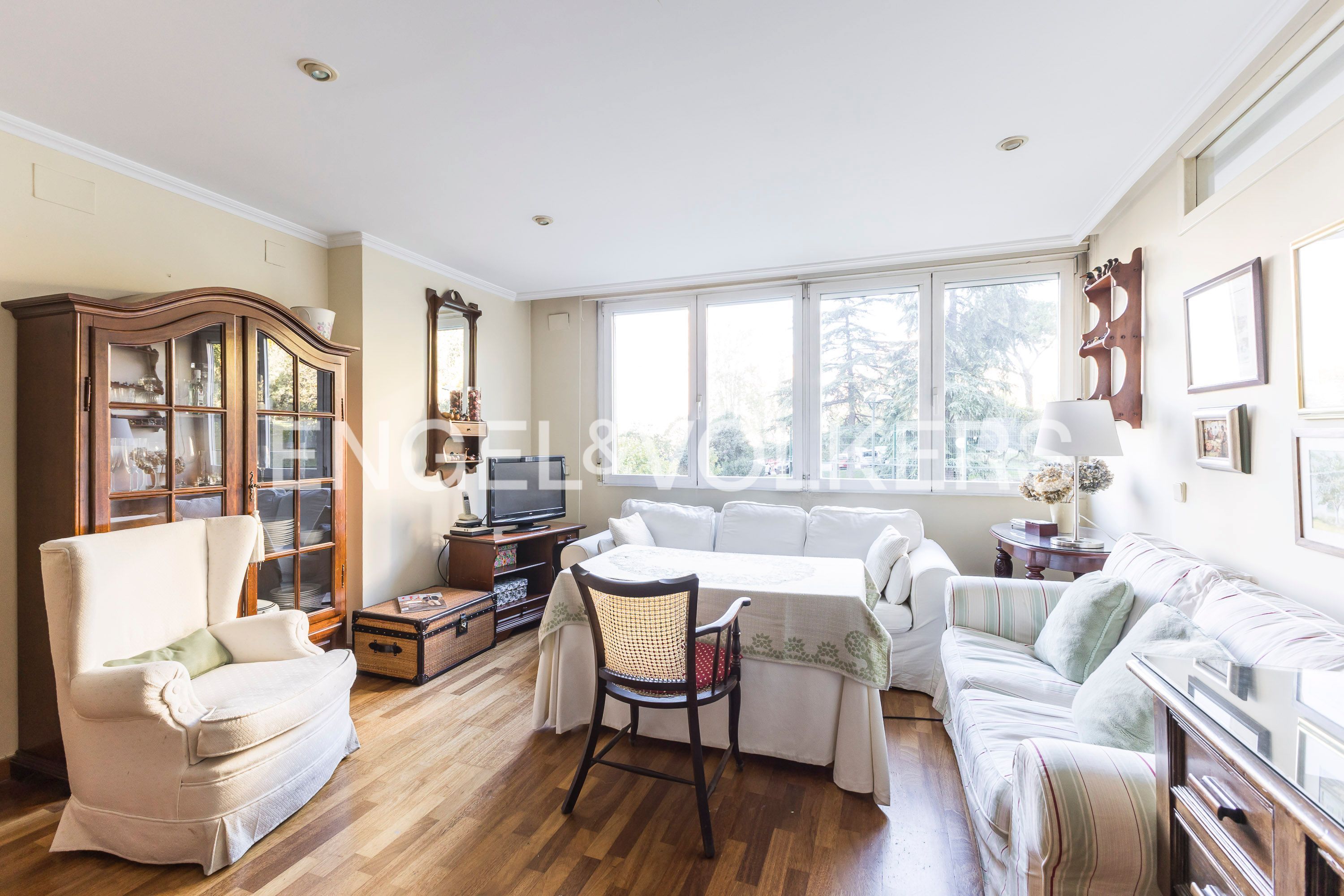 Vista exterior de Apartamento en venta en  Madrid Capital con Calefacción, Jardín privado y Parquet