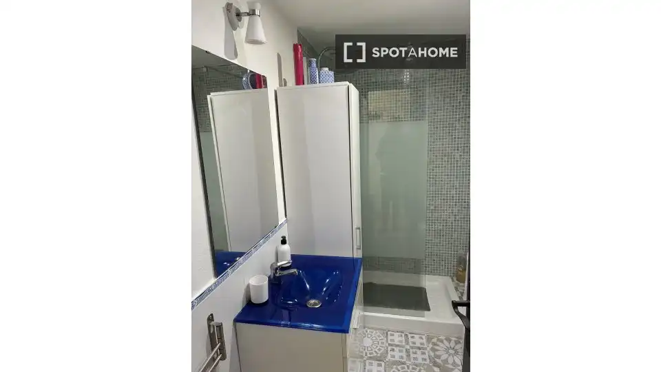 Bany de Apartament per a compartir en Granada amb Aire condicionat, Terrassa i Moblat