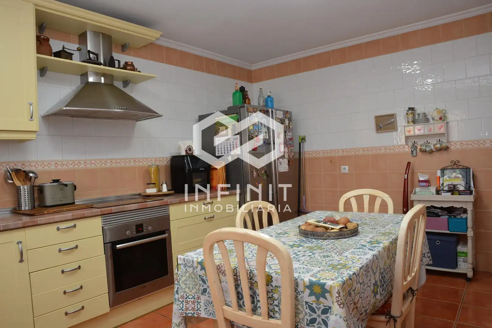 Cuina de Casa adosada en venda en Torrejón del Rey amb Calefacció, Jardí privat i Terrassa