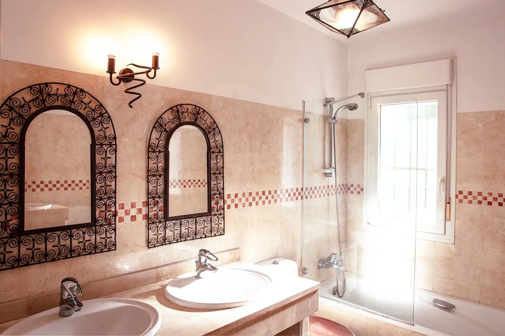 Bathroom of Houses for sale in Espartinas  with Air Conditioner, Private garden and Oven
