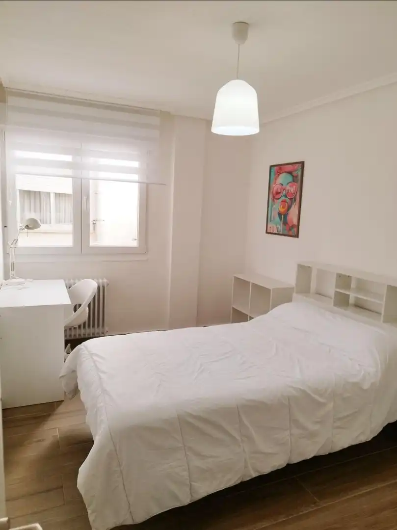 Room in Calle de las Milicias, 4, Santo Tomás