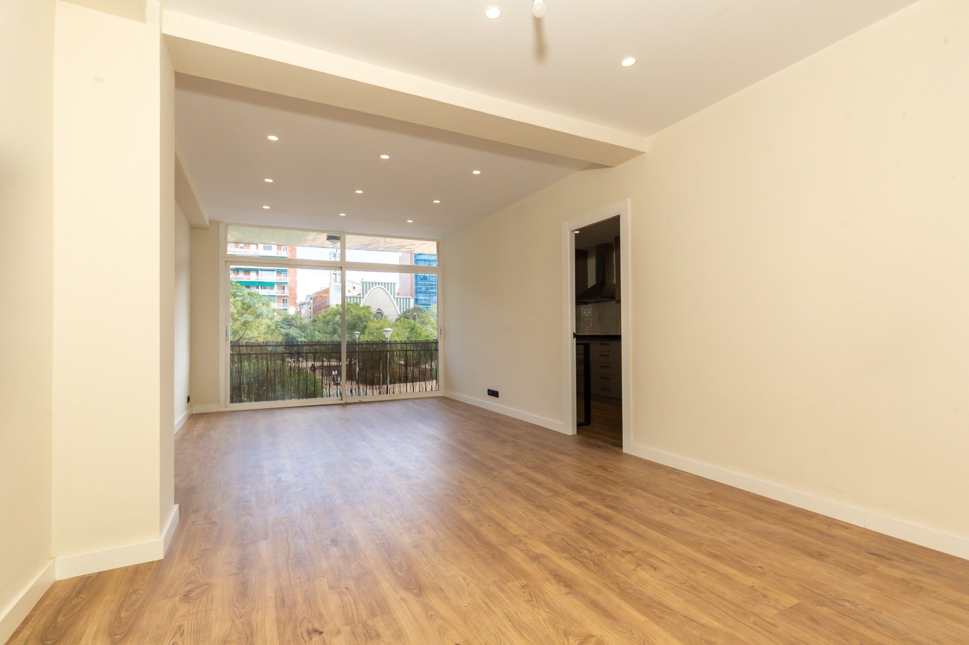 Living room of Flat for sale in  Barcelona Capital  with Air Conditioner, Heating and Balcony