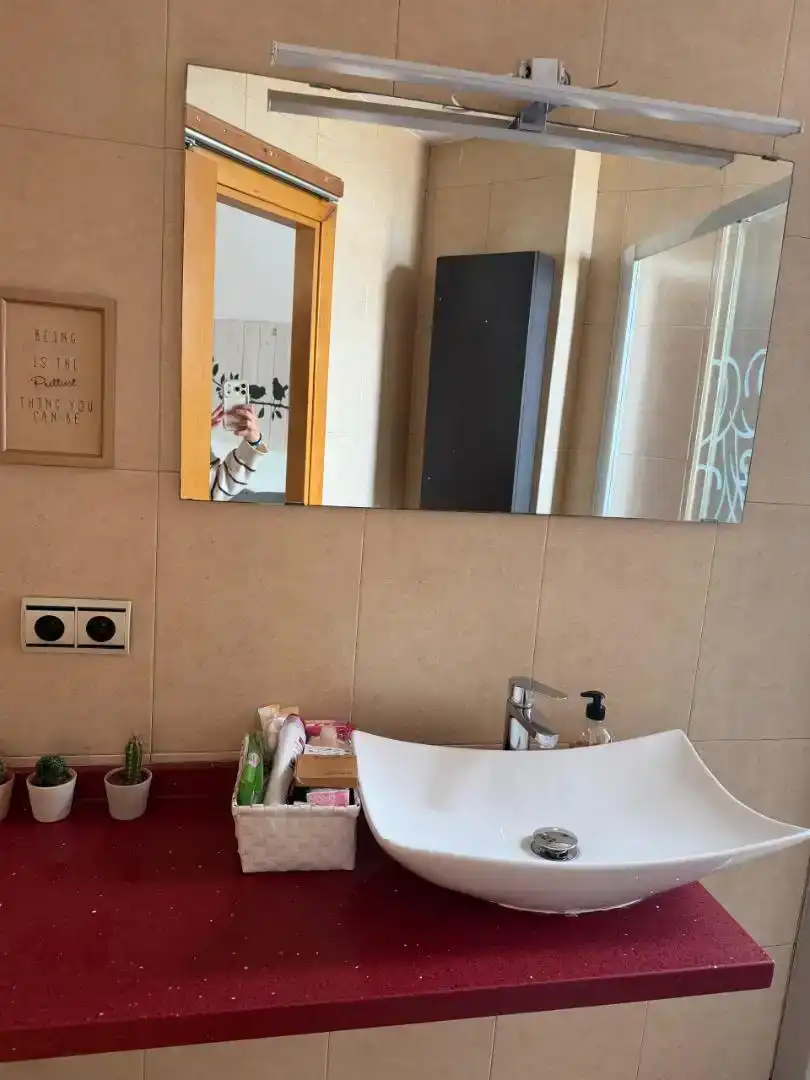 Badezimmer von Dachboden zur Miete in Valencia mit Privatgarten, Parkett und Abstellraum