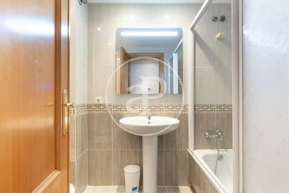 Baño de Piso de alquiler en Valencia con Aire acondicionado, Calefacción y Terraza