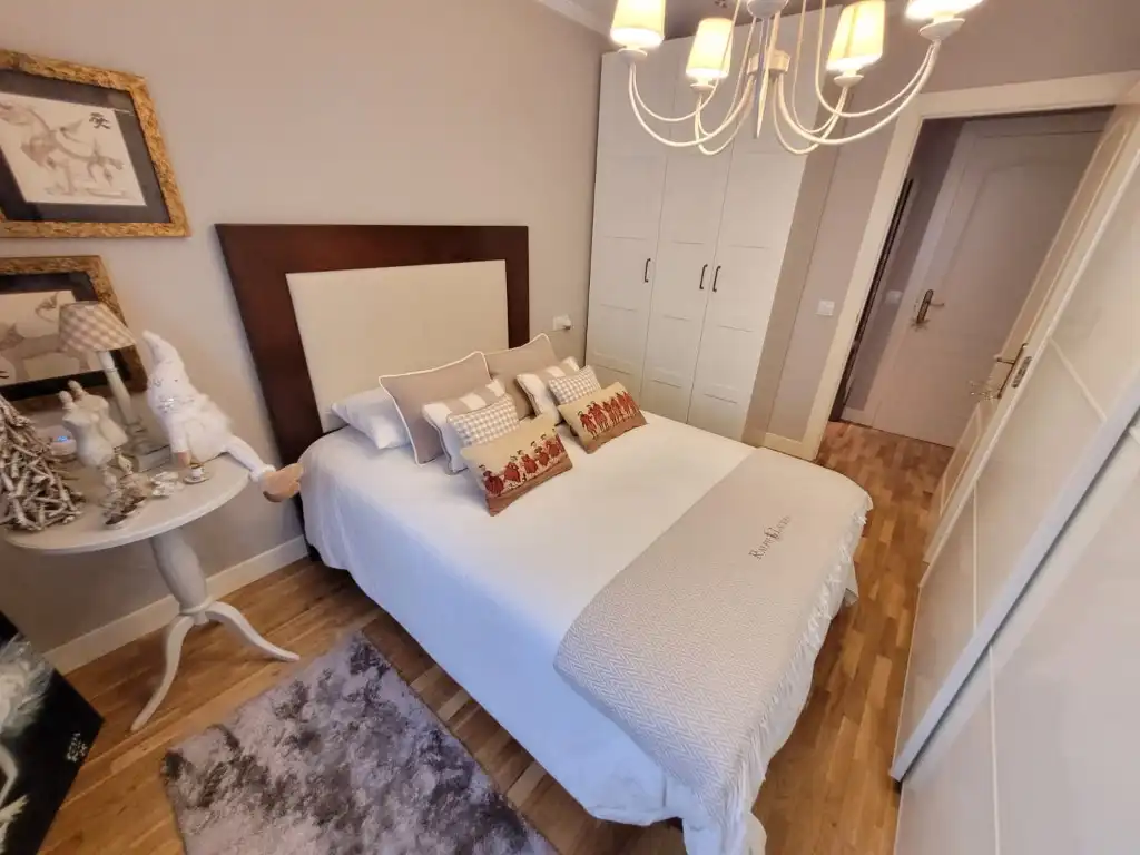 Habitación de Piso en venta en Avilés con Amueblado