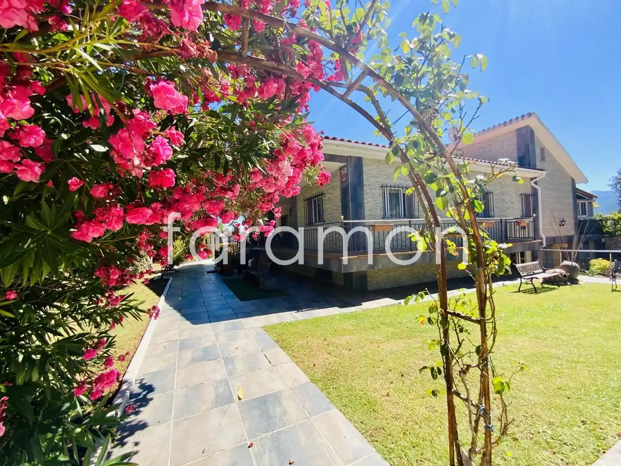 Jardín de Casa o chalet en venta en Carracedelo con Calefacción, Jardín privado y Terraza