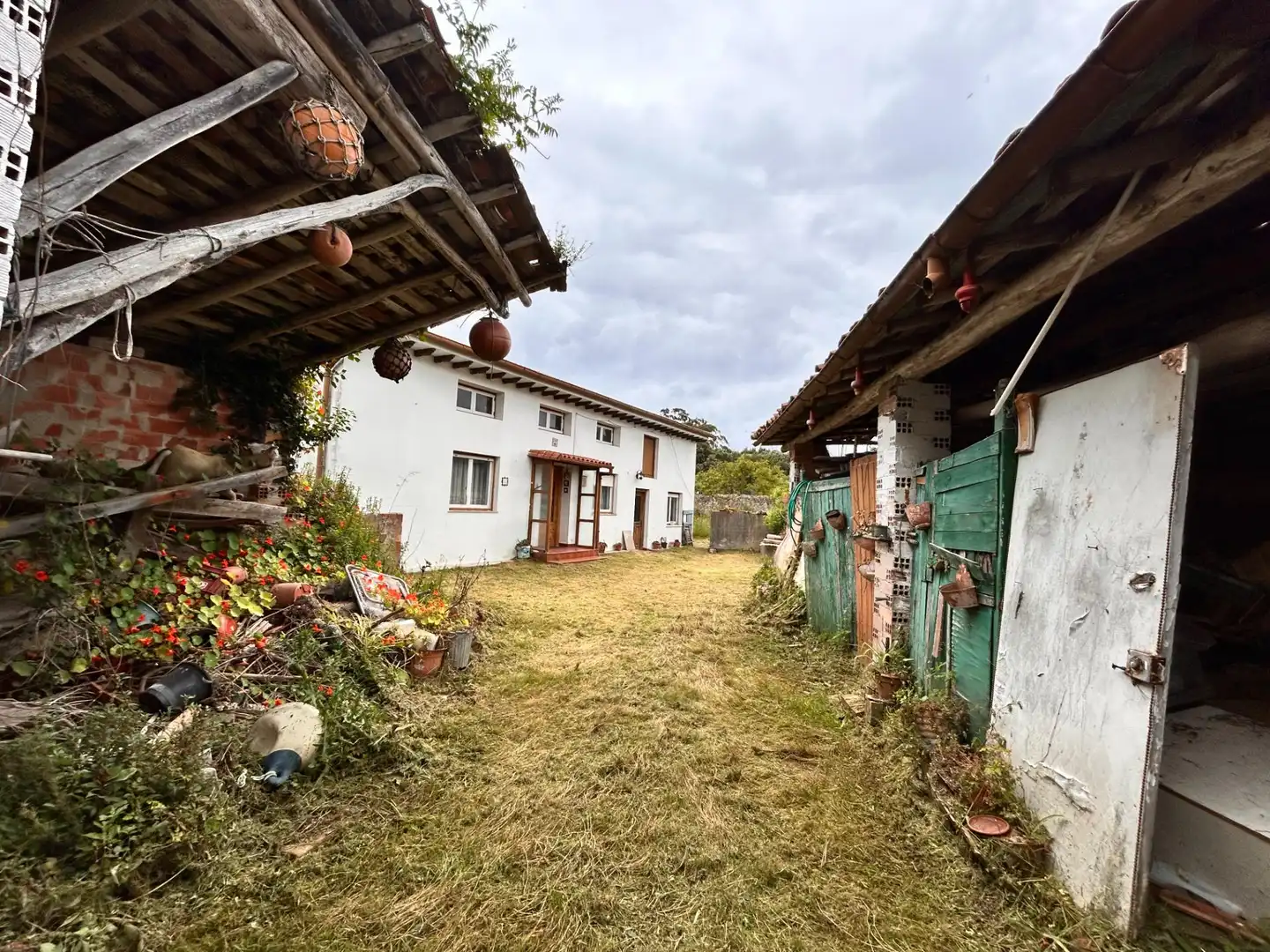 Exterior view of Houses for sale in Noja  with Private garden, Terrace and Storage room