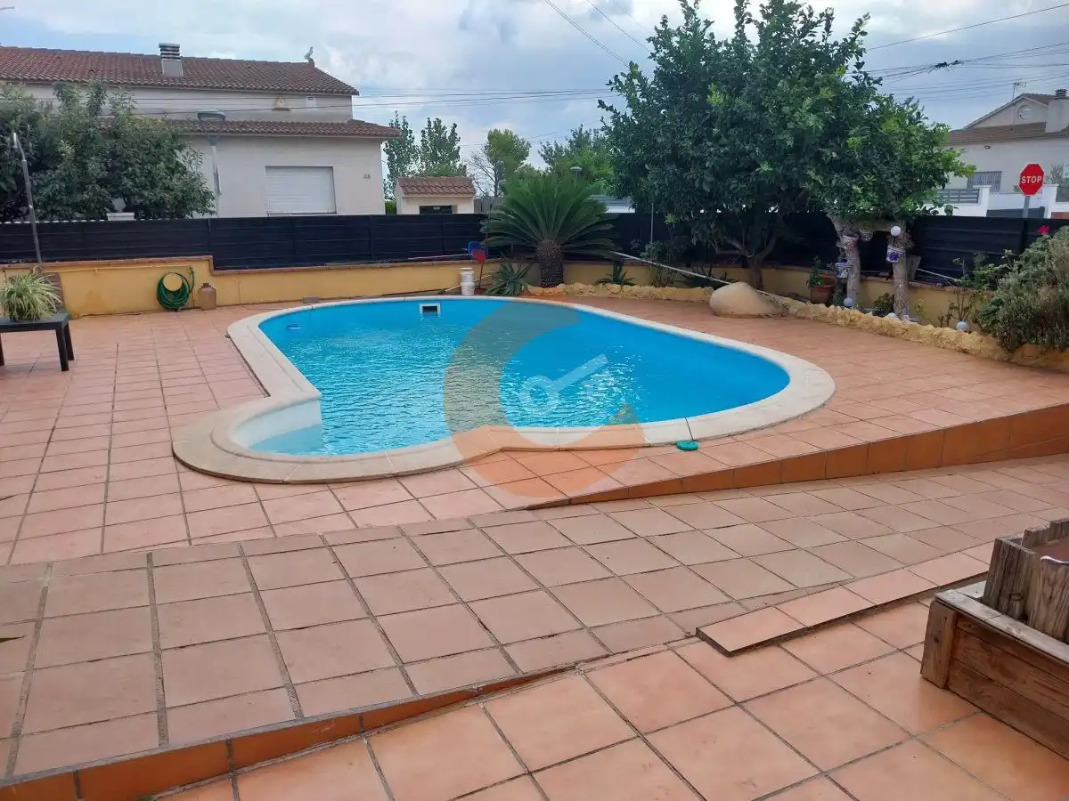 Casa con piscina en venta en Rafael Escofet, imagen 3