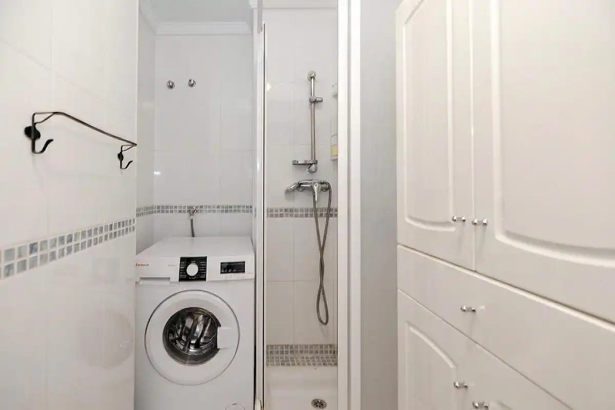Baño de Estudio en venta en Torremolinos con Aire acondicionado, Calefacción y Terraza