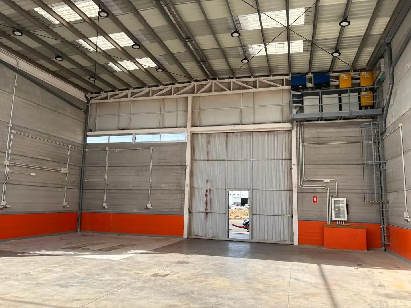 Industrial building to rent in Cruce de Arinaga