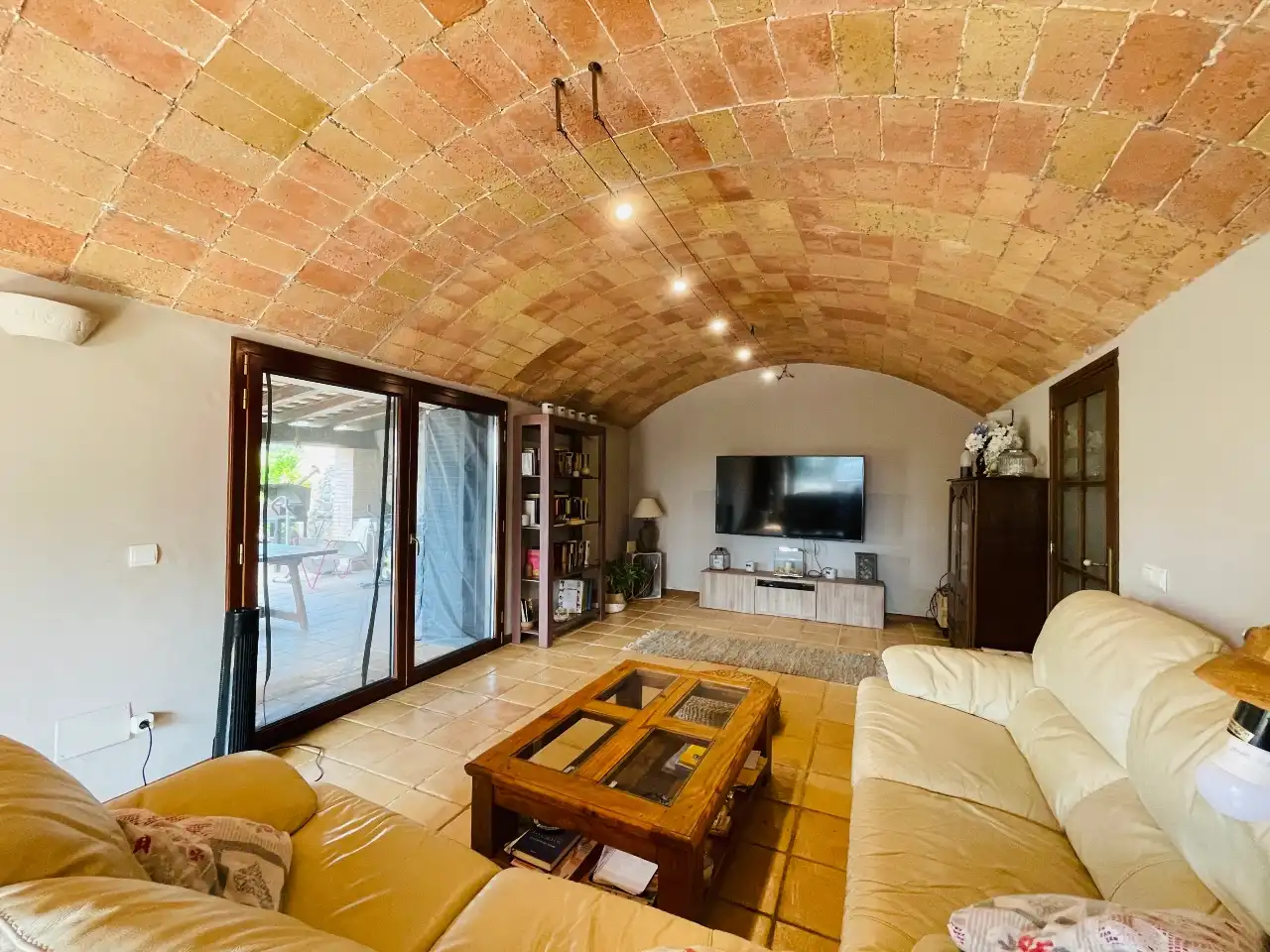 Sala d'estar de Finca rústica en venda en Cruïlles, Monells I Sant Sadurní de L'Heura amb Aire condicionat, Calefacció i Jardí privat