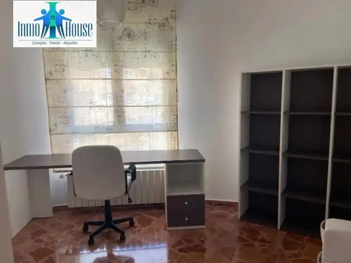 Wohnung zur Miete in Albacete mit Klimaanlage, Heizung und Terrasse