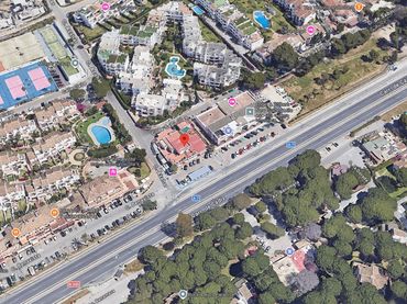 Mixt residencial en venda a Calle Azahar 5