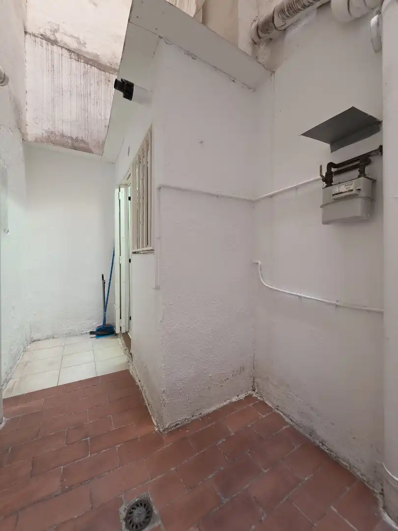 Erdgeschoss zum Verkauf in Barcelona mit Heizung, Terrasse und Möbliert