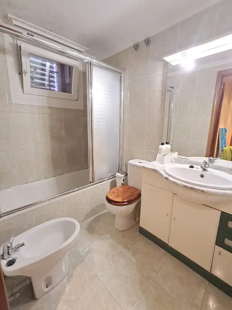 Badezimmer von Wohnung zum Verkauf in Valle de Trápaga-Trapagaran mit Heizung, Abstellraum und Möbliert