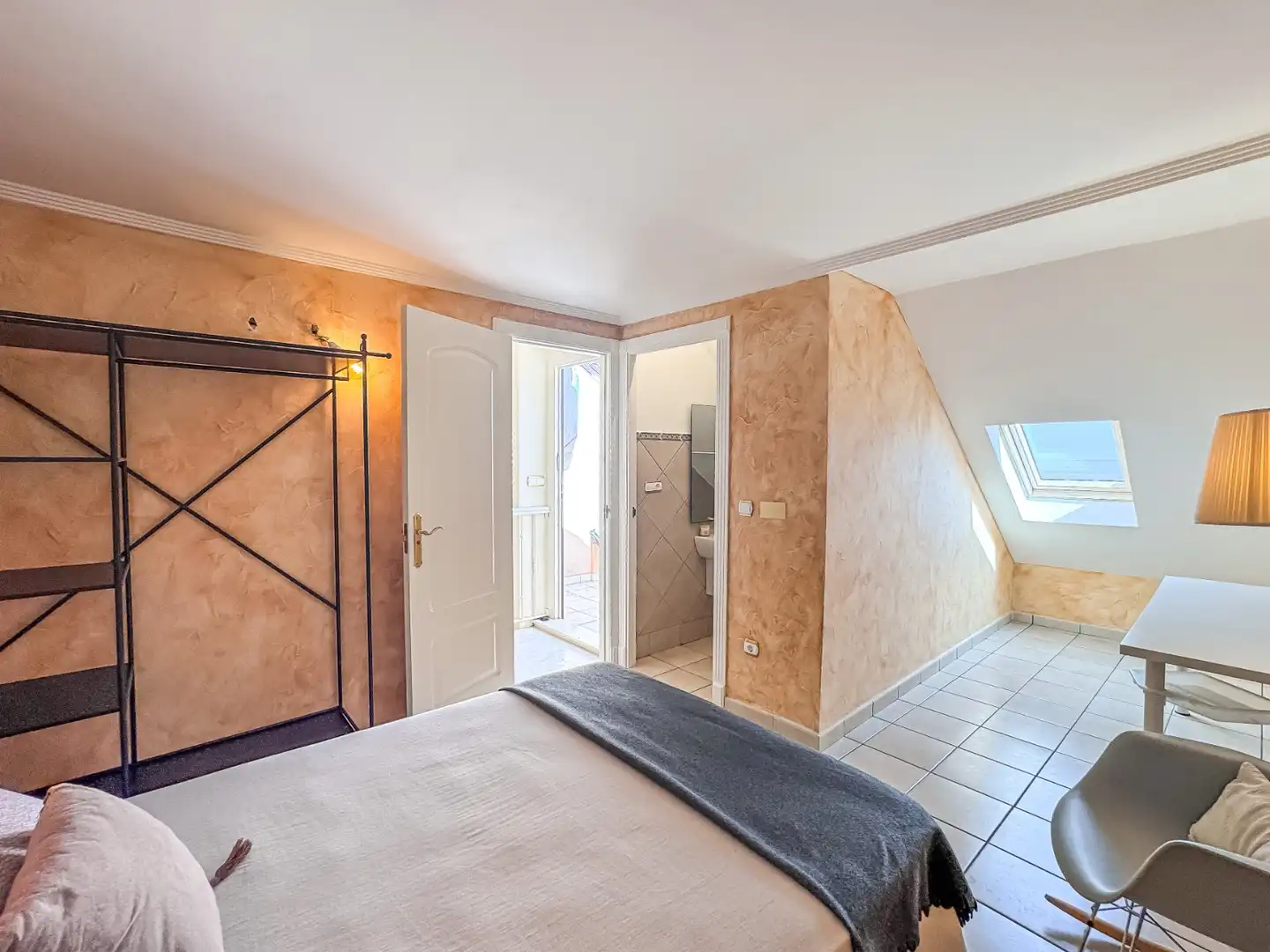 Habitación de Dúplex de alquiler en Santa Pola con Terraza, Trastero y Piscina