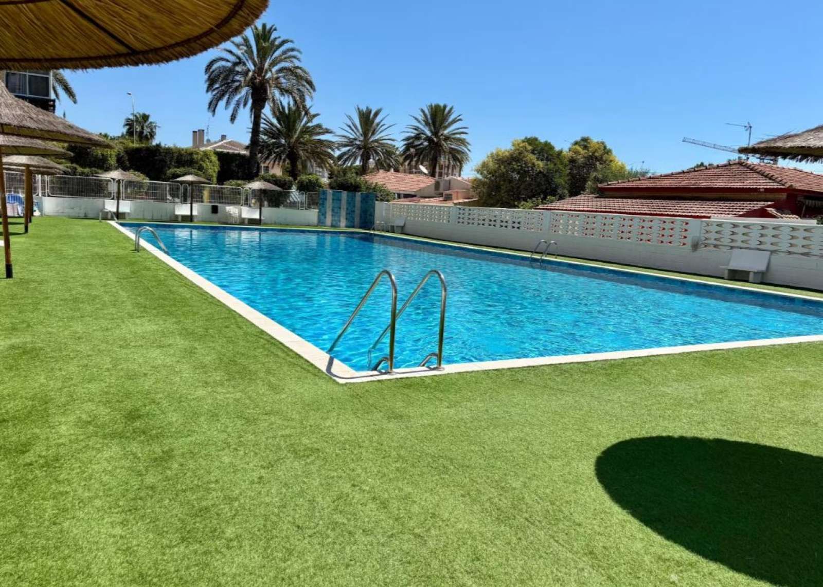 Piscina de Apartament per a compartir en Alicante / Alacant amb Aire condicionat i Terrassa