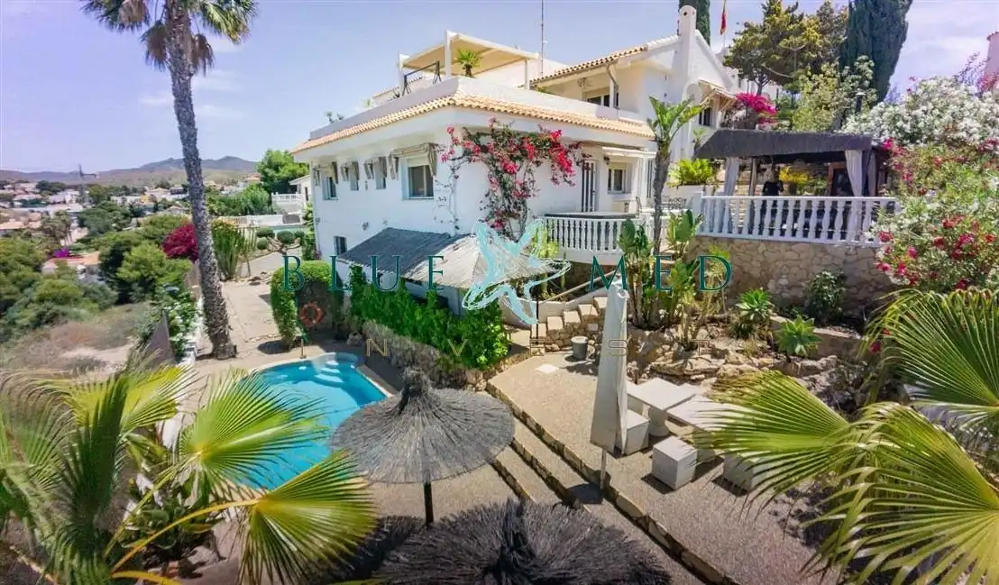 Vista exterior de Casa o xalet en venda en Cartagena amb Aire condicionat, Calefacció i Jardí privat