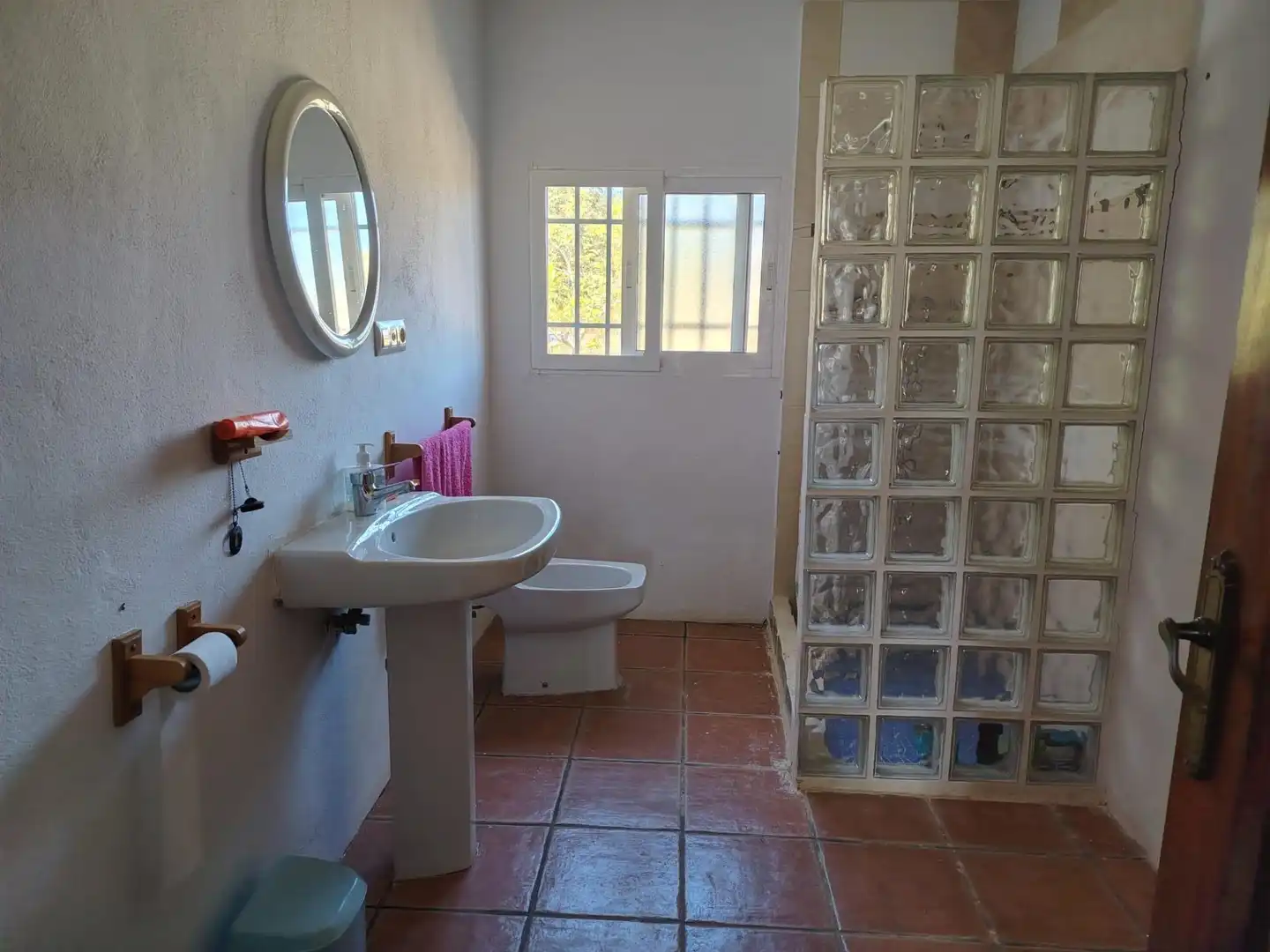 Bathroom of Houses for sale in Navarrés  with Air Conditioner, Private garden and Storage room
