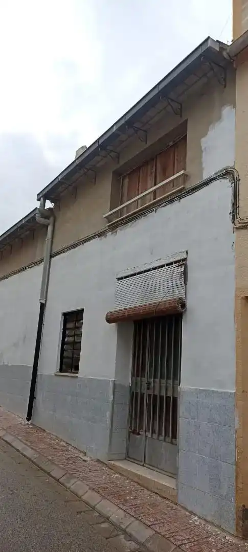 Vista exterior de Casa adosada en venda en Caudete amb Moblat, Forn i Rentadora