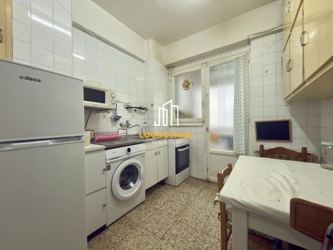 Kitchen of Flat for sale in  Logroño  with Heating, Furnished and Balcony