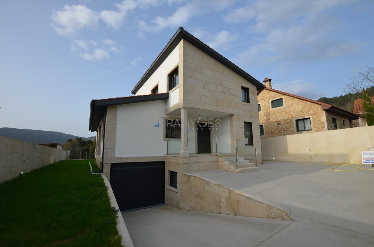 Vista exterior de Casa o chalet en venta en Tomiño con Calefacción, Jardín privado y Terraza
