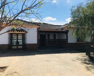 Vista exterior de Casa o xalet de lloguer en Chiclana de la Frontera amb Calefacció, Jardí privat i Terrassa