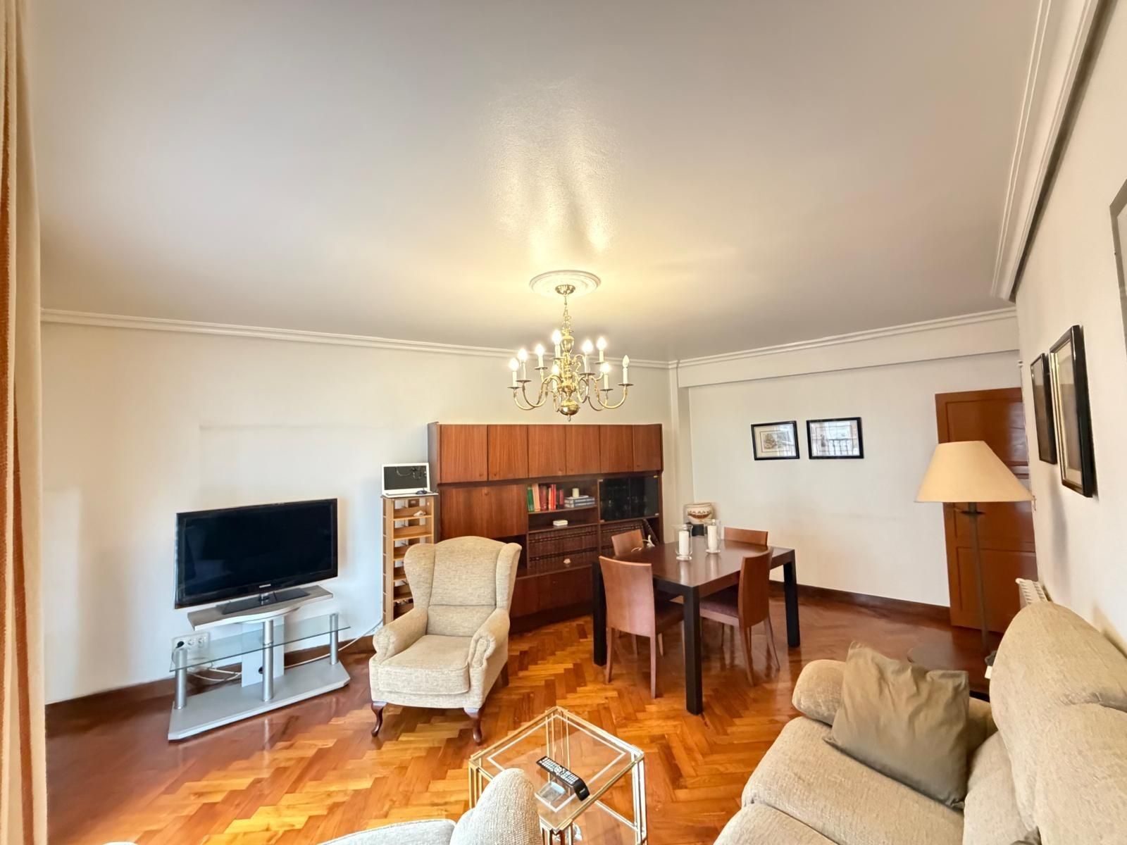 Sala d'estar de Pis en venda en Vigo  amb Calefacció, Moblat i Balcó