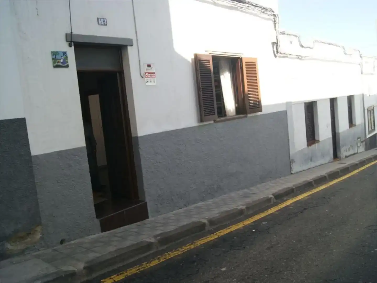 Vista exterior de Casa adosada en venda en Icod de los Vinos amb Balcó