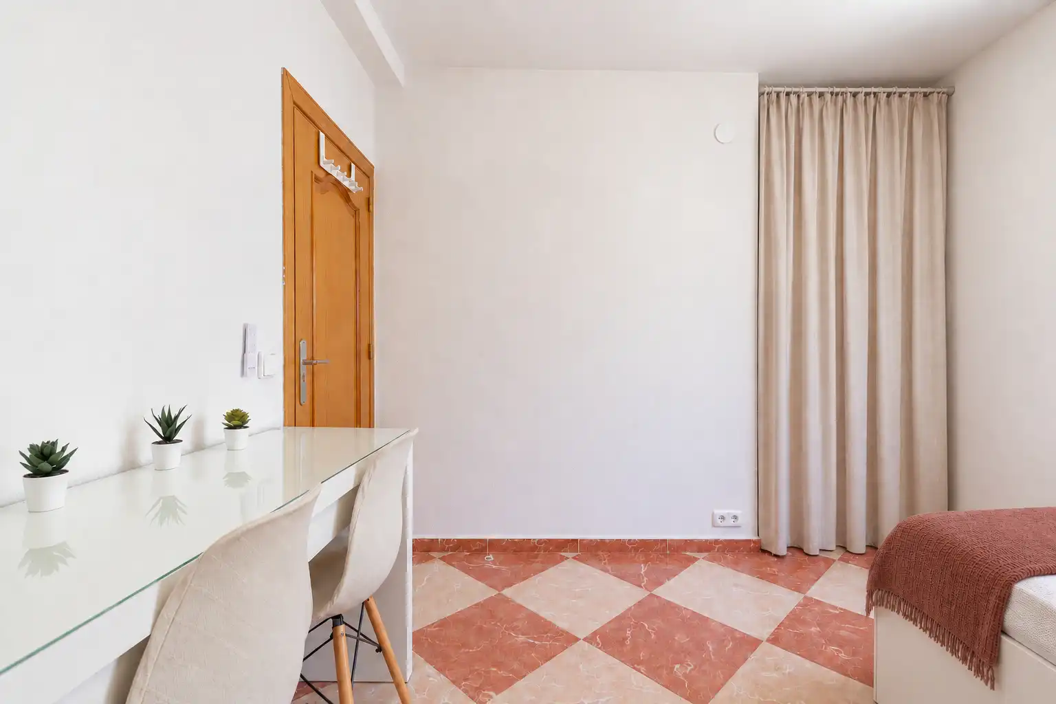 Bedroom of Flat for share in Universidad