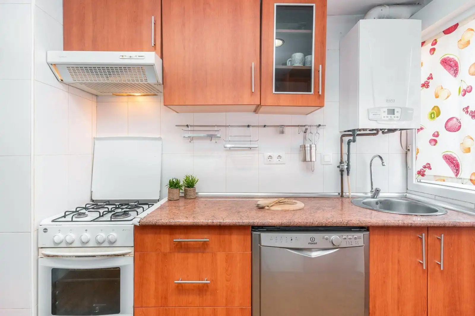 Cuina de Apartament en venda en Oviedo  amb Calefacció i Moblat