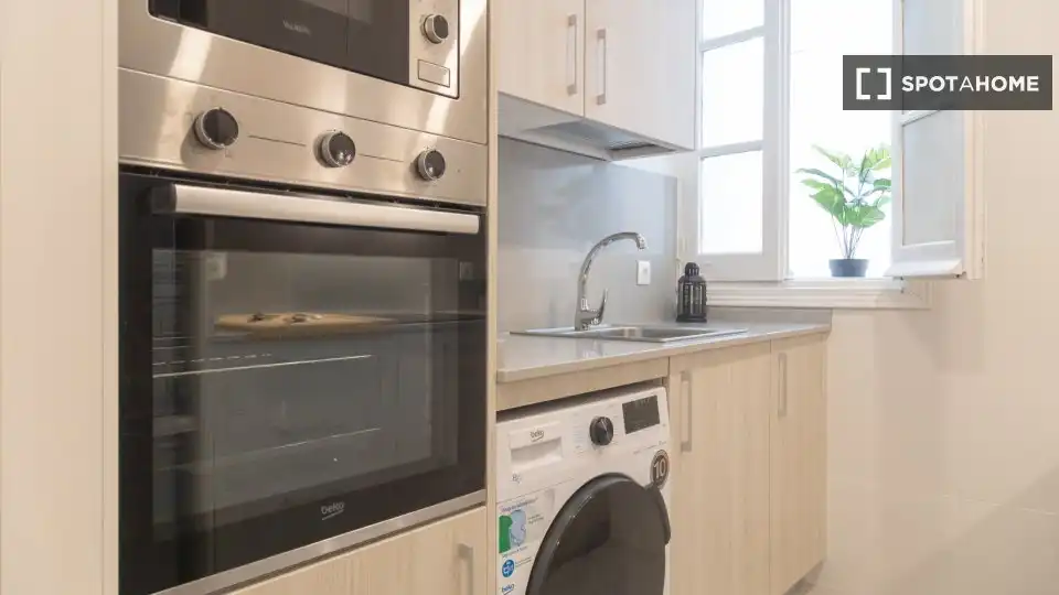 Kitchen of Flat for rent in Madrid  with Air Conditioner, Heating and Furnished