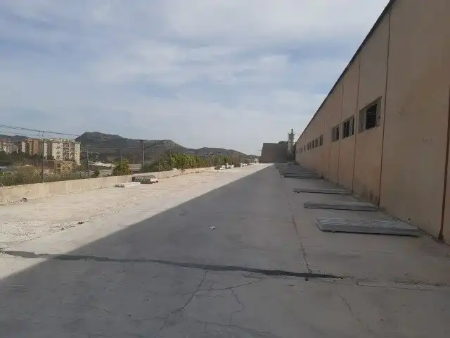 Vista exterior de Nau industrial de lloguer en Elda