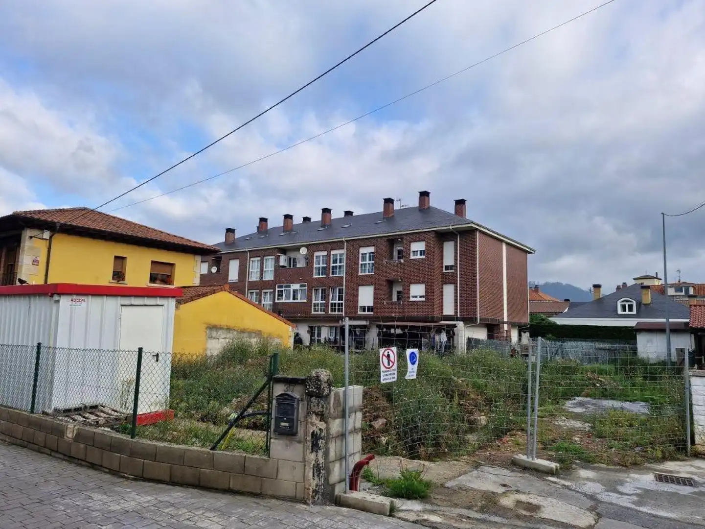 Vista exterior de Residencial en venda en Los Corrales de Buelna 