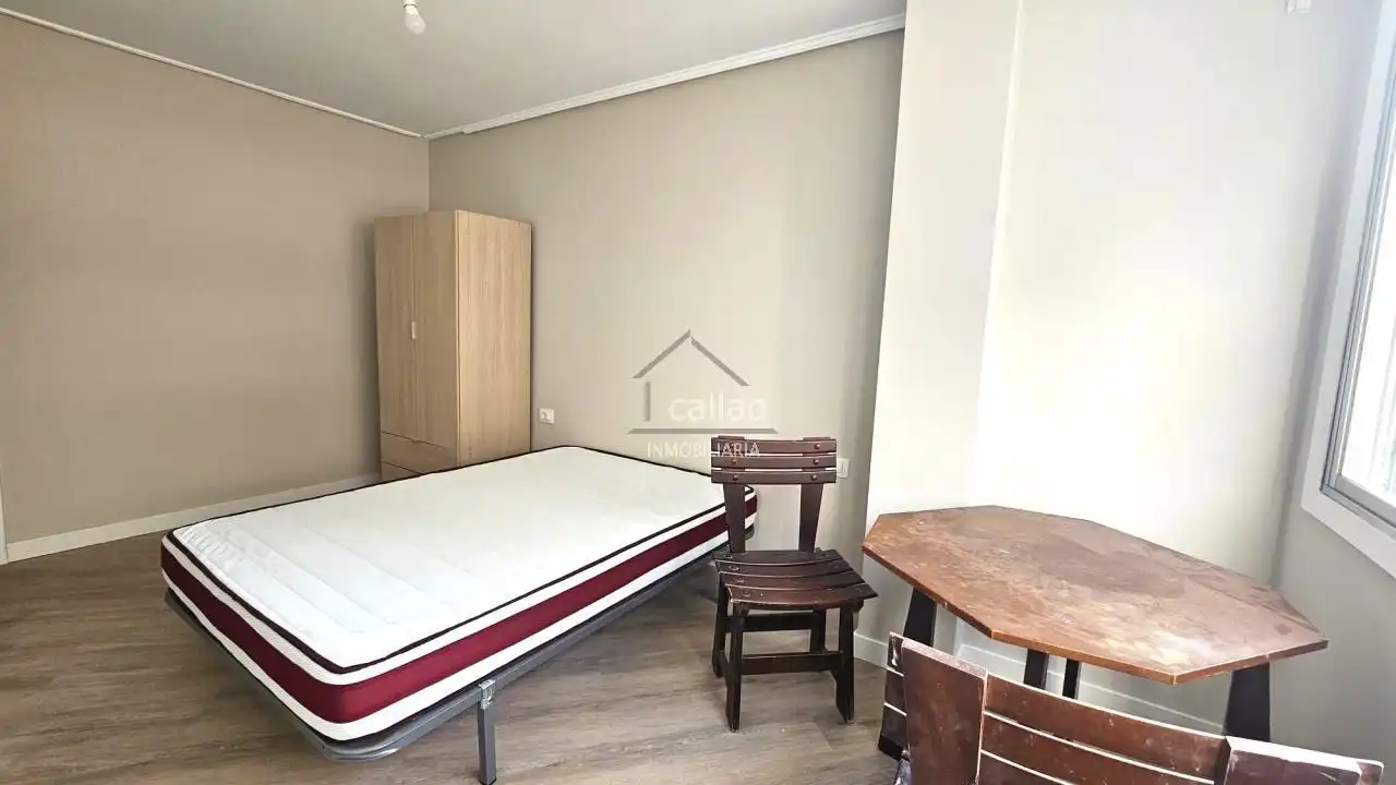 Habitación de Piso de alquiler en Ferrol con Calefacción y Amueblado