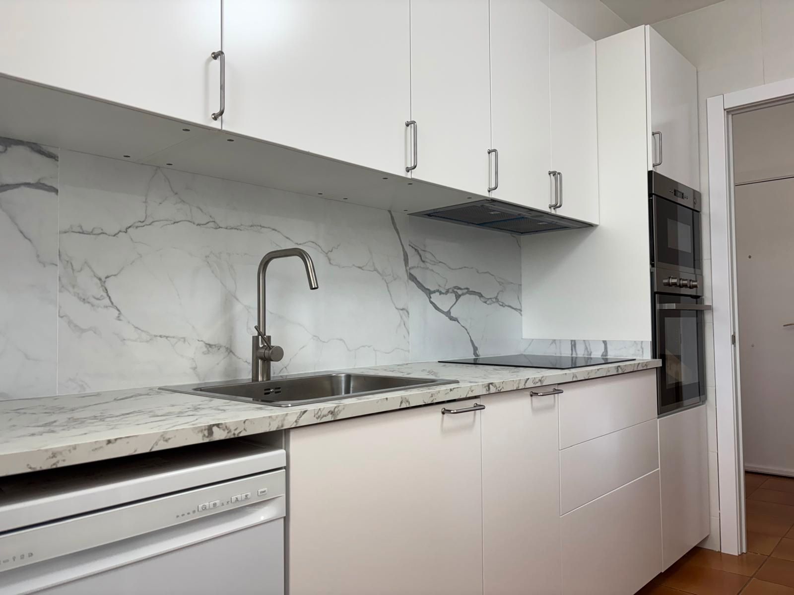 Cuina de Apartament de lloguer en Castelldefels amb Calefacció, Terrassa i Traster