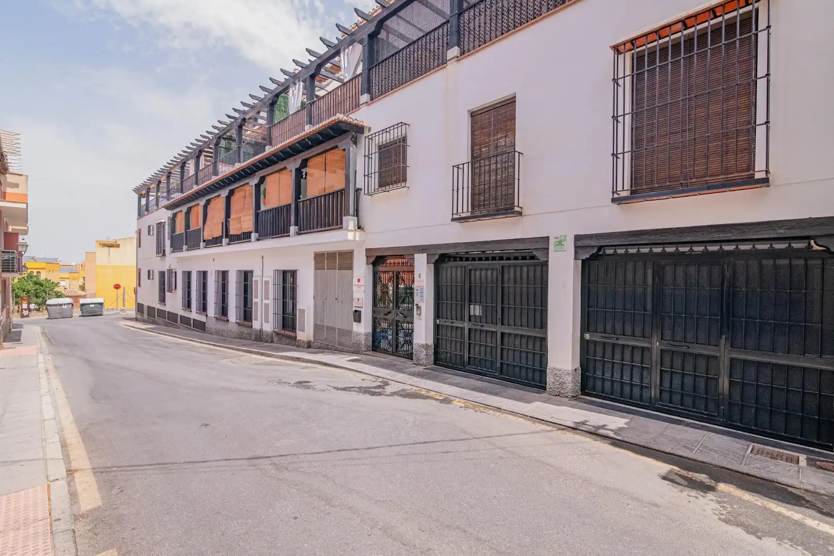 Vista exterior de Piso en venta en La Zubia con Calefacción y Balcón