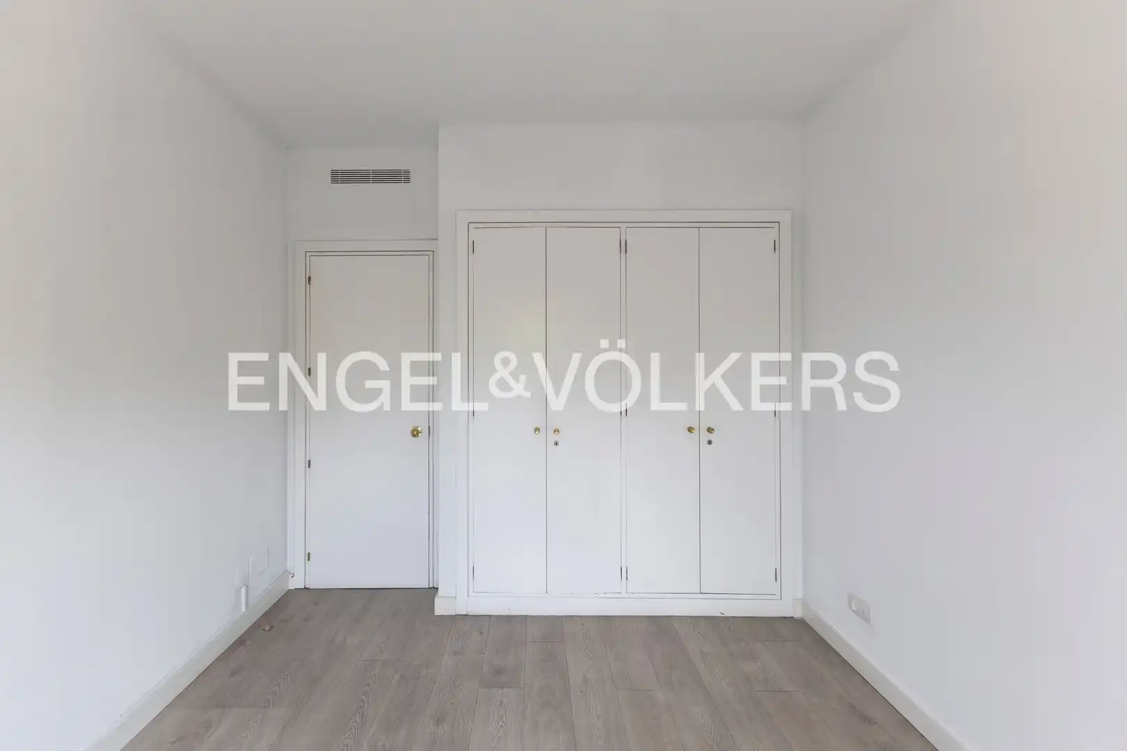 Schlafzimmer von Wohnung zur Miete in Madrid mit Klimaanlage, Heizung und Privatgarten