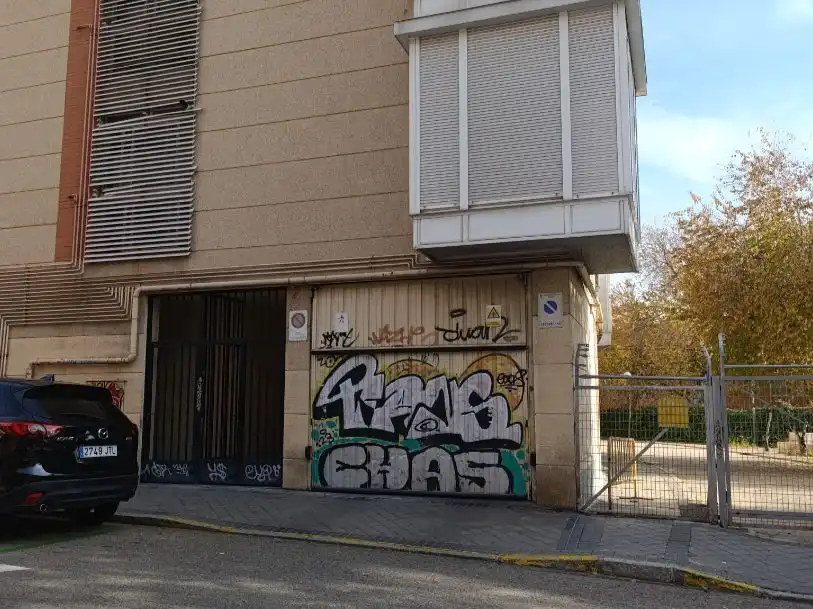 Exterior view of Garage for rent in Madrid  with Alarm