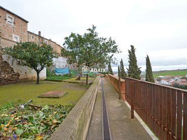 Adossat en venda a Calleja del Moral