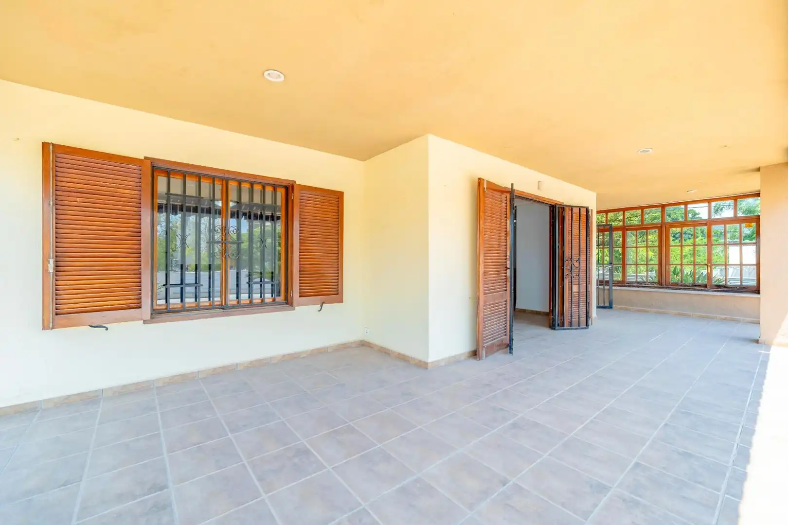 Vista exterior de Casa o xalet en venda en Benicasim / Benicàssim amb Balcó i Piscina comunitària
