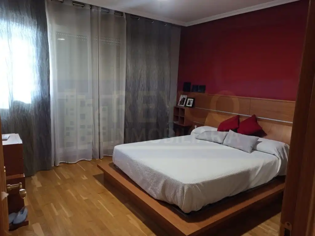 Schlafzimmer von Einfamilien-Reihenhaus zum Verkauf in Alesanco mit Privatgarten und Möbliert
