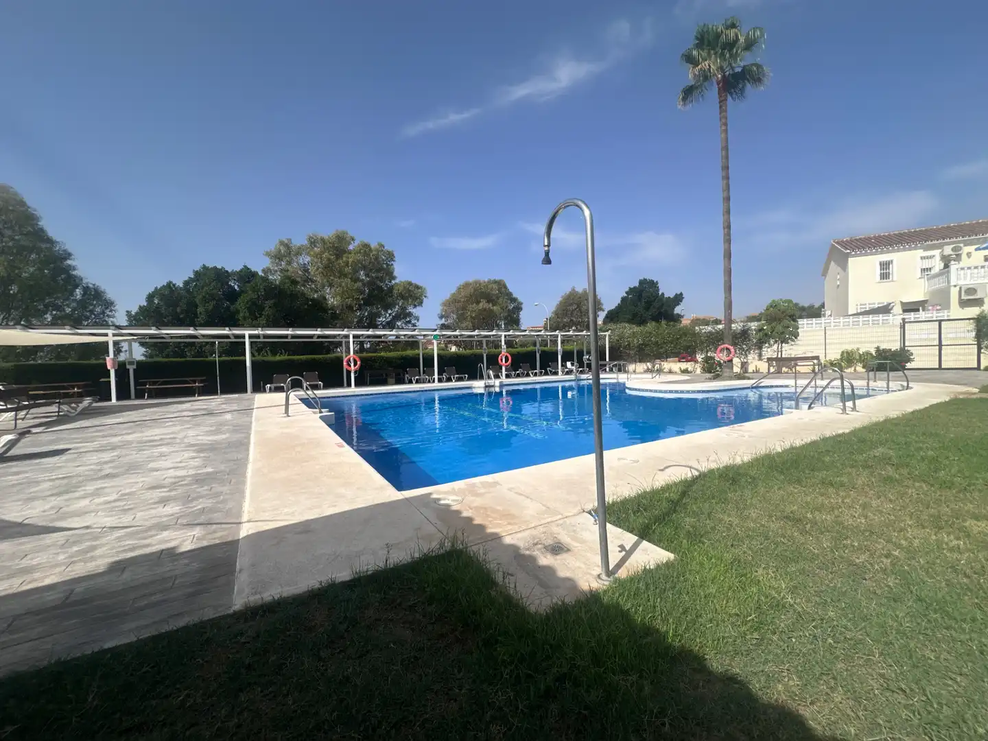 Piscina de Casa adosada en venta en Vélez-Málaga con Aire acondicionado, Calefacción y Terraza