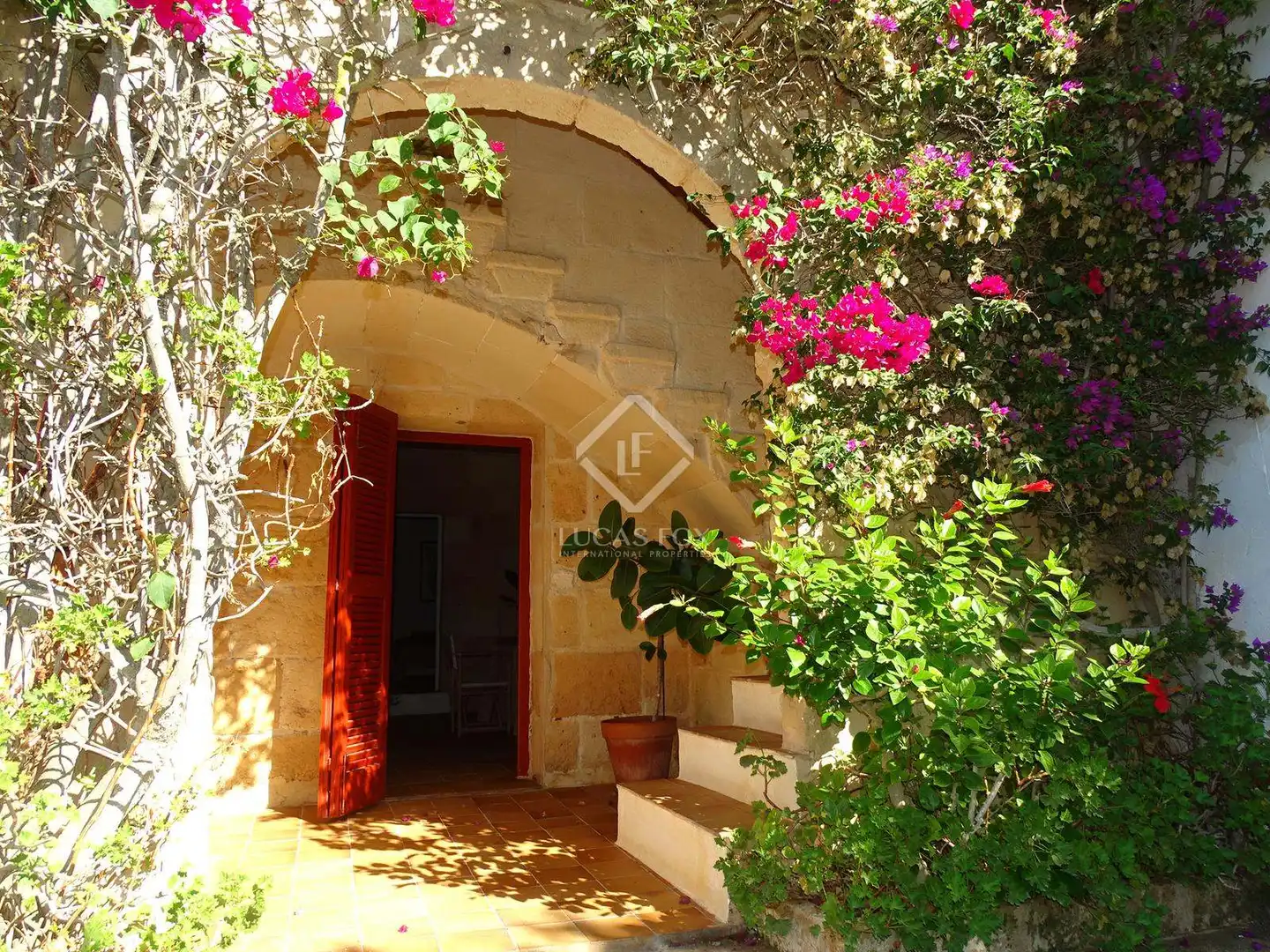 Country homes for sale in Cala Blanca